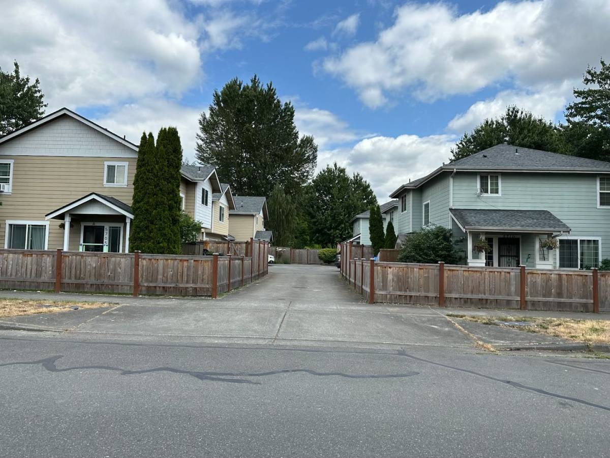 Townhouse for rent at 5705 Graham Ave, Sumner, WA 98390
