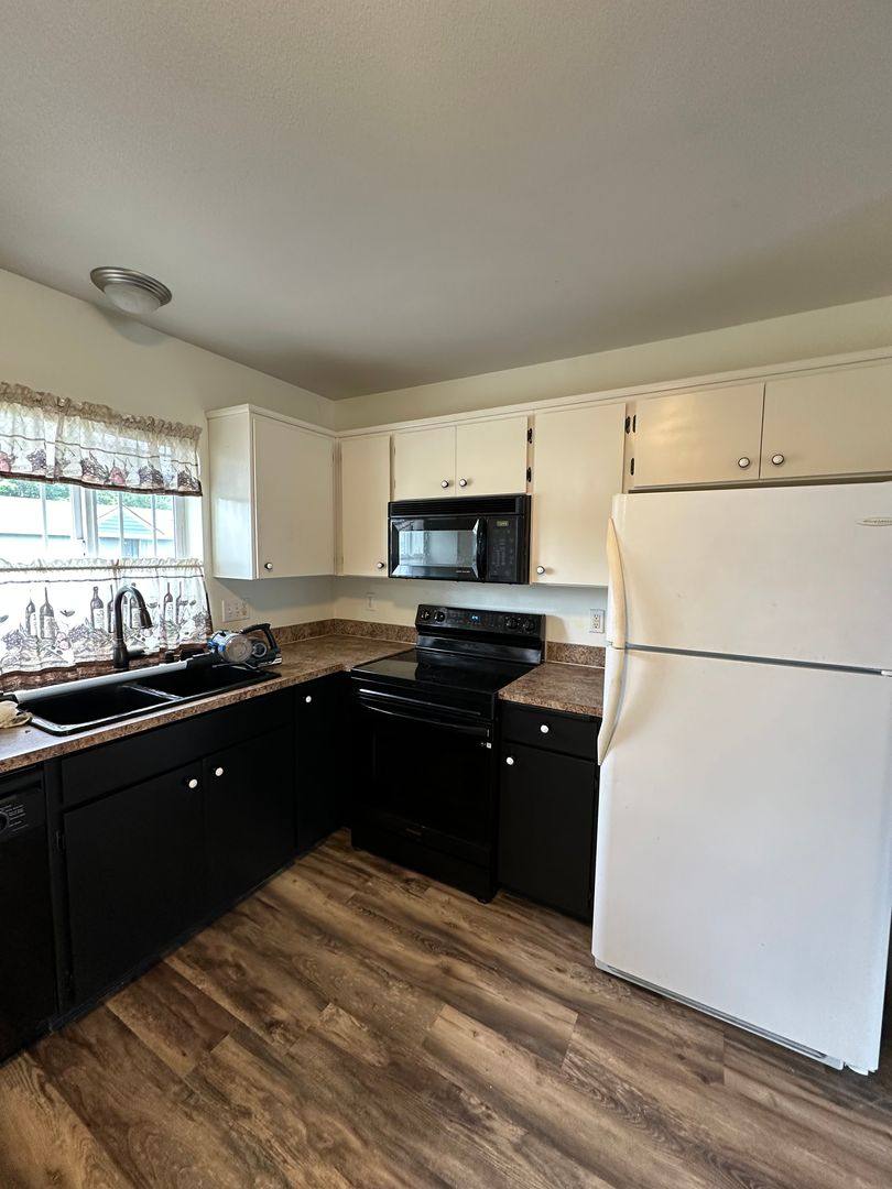 Townhouse for rent at 5705 Graham Ave, Sumner, WA 98390