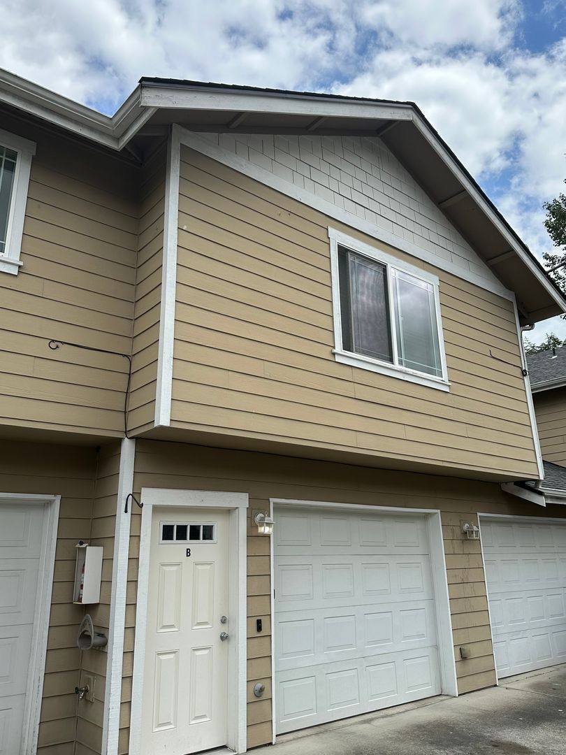 Townhouse for rent at 5705 Graham Ave, Sumner, WA 98390
