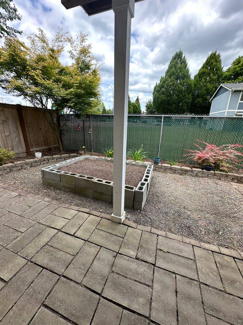 Townhouse for rent at 5705 Graham Ave, Sumner, WA 98390