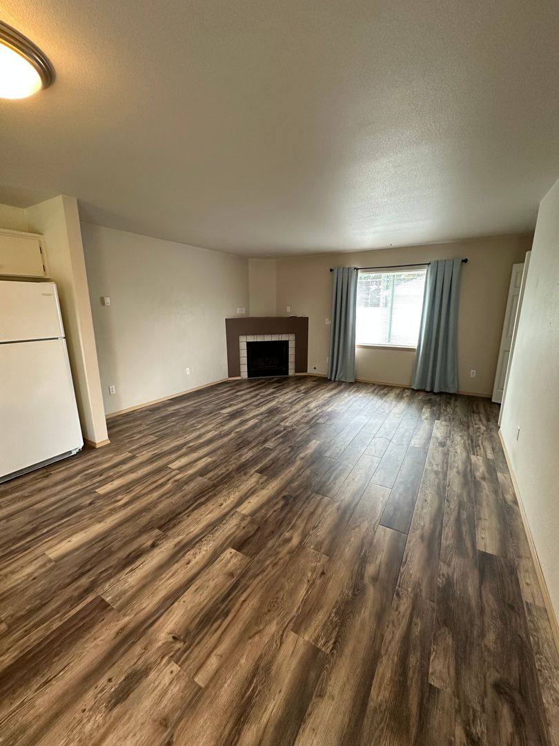 Townhouse for rent at 5705 Graham Ave, Sumner, WA 98390