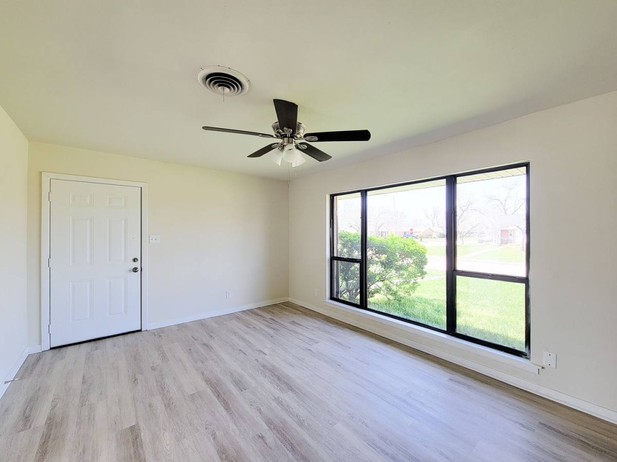 House for rent at 133 S Yaupon St, Lake Jackson, TX 77566