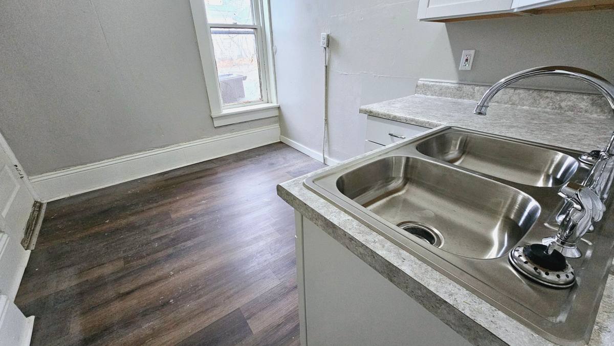 Apartment for rent at 258 W Third St, Mansfield, OH 44903