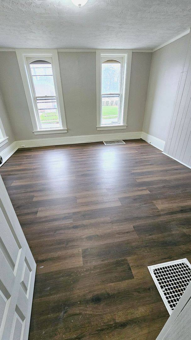 Apartment for rent at 258 W Third St, Mansfield, OH 44903