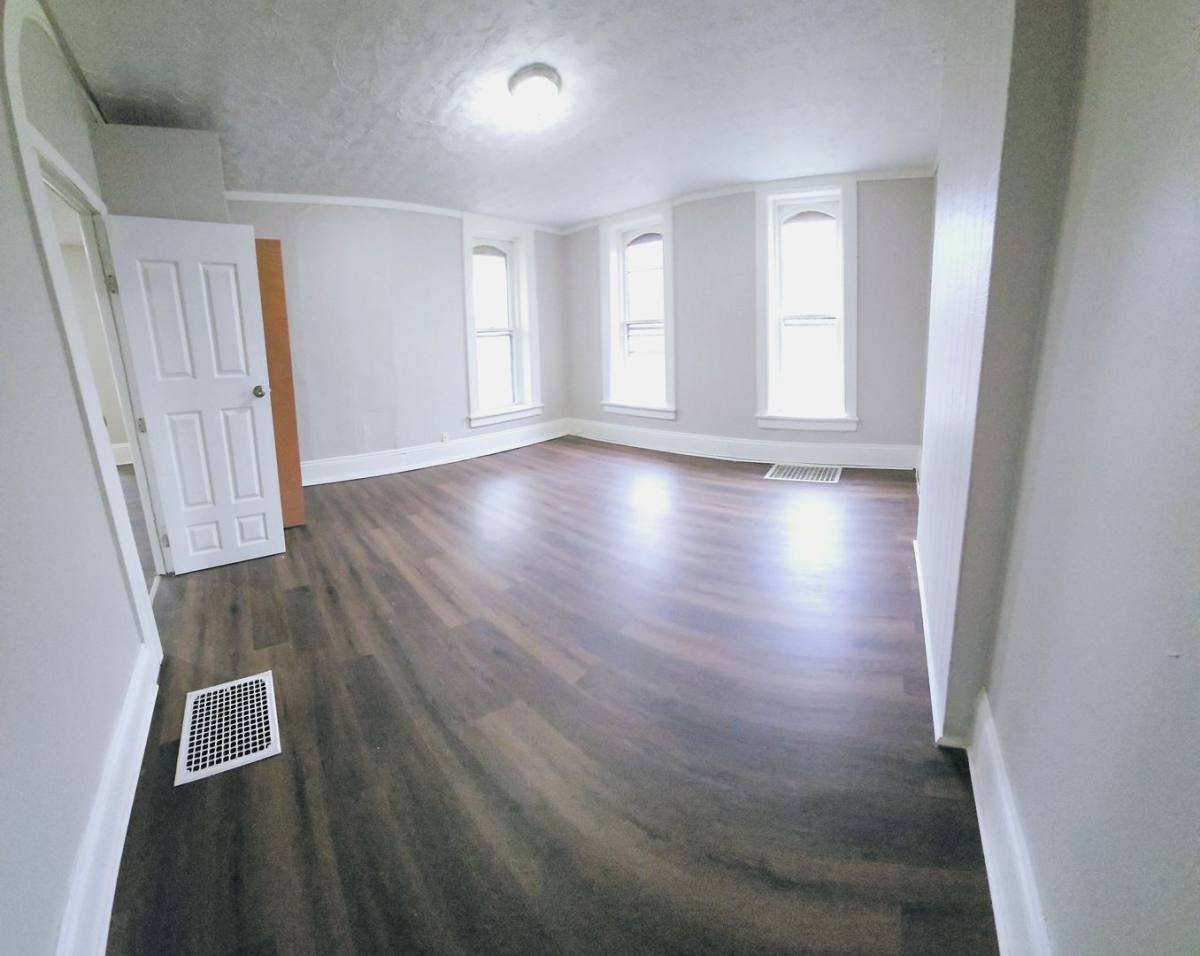 Apartment for rent at 258 W Third St, Mansfield, OH 44903