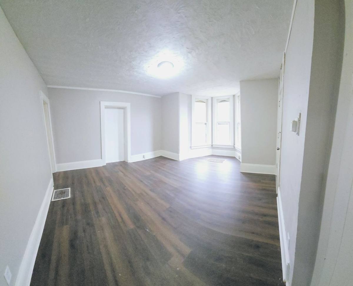 Apartment for rent at 258 W Third St, Mansfield, OH 44903