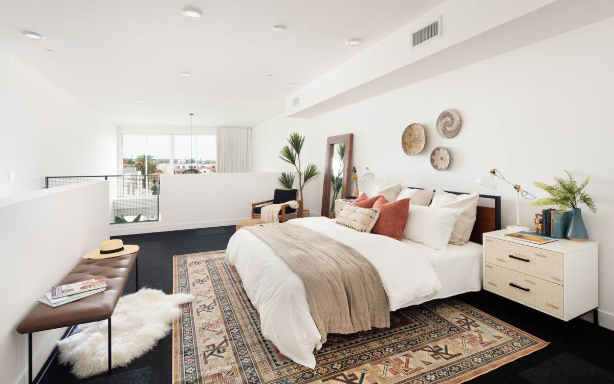Apartment for rent at 733 N Hudson Ave, Los Angeles, CA 90038