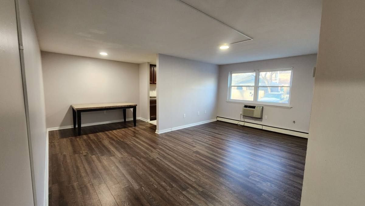 Apartment for rent at 1062 Blvd, West Hartford, CT 06119