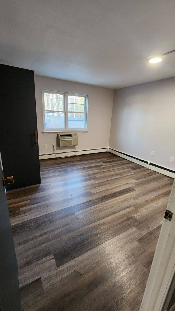 Apartment for rent at 1062 Blvd, West Hartford, CT 06119