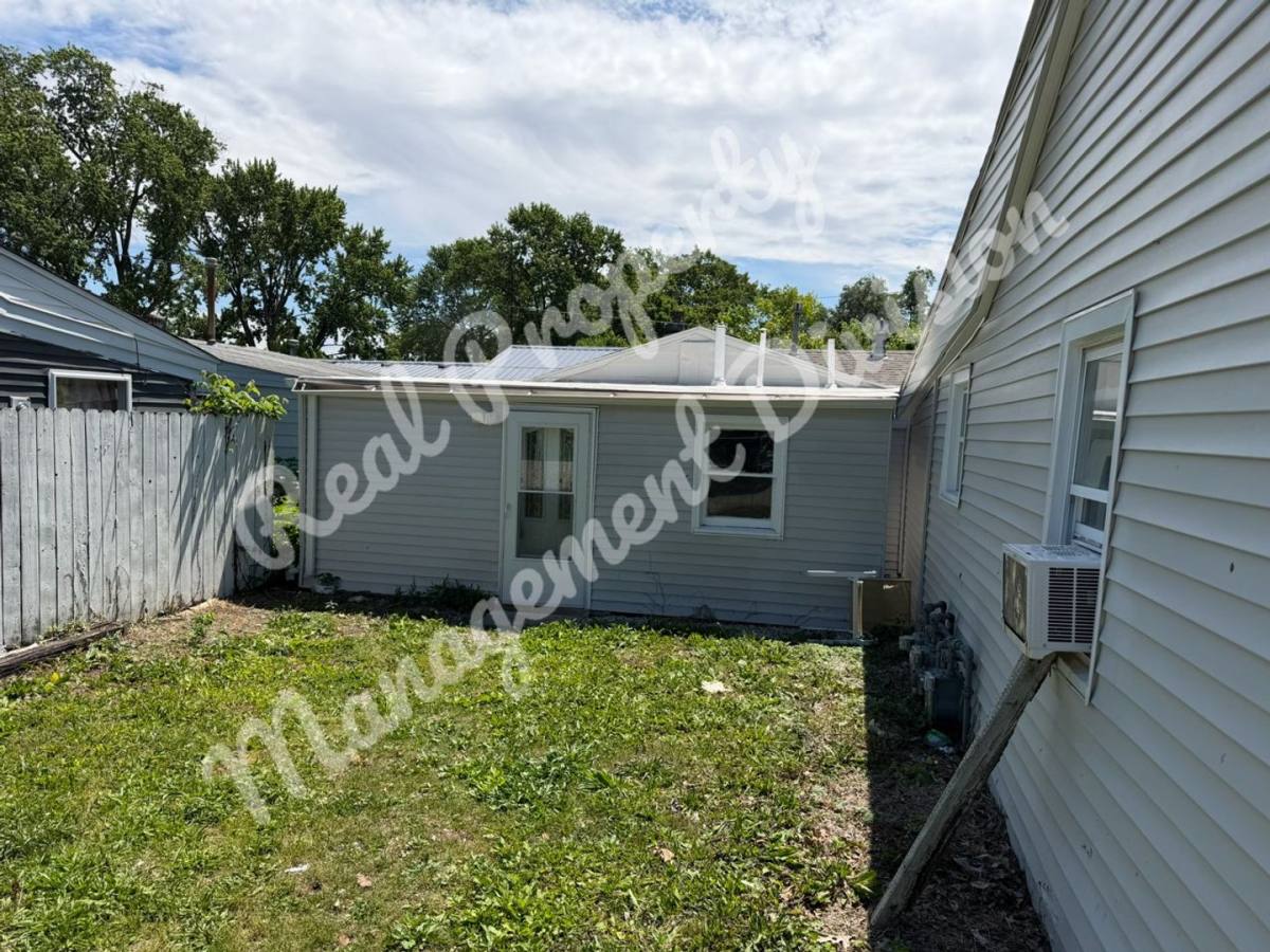 Apartment for rent at 516 Highland, Springfield, IL 62704