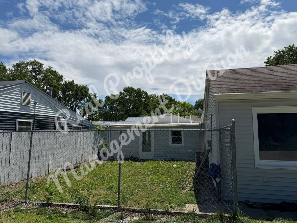 Apartment for rent at 516 Highland, Springfield, IL 62704