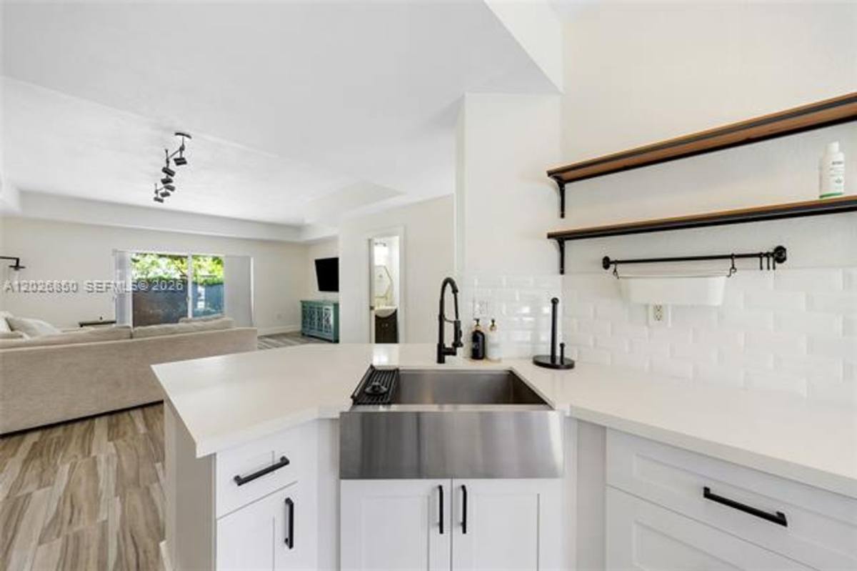 Townhouse for rent at 8942 W Flagler St, Miami, FL 33174