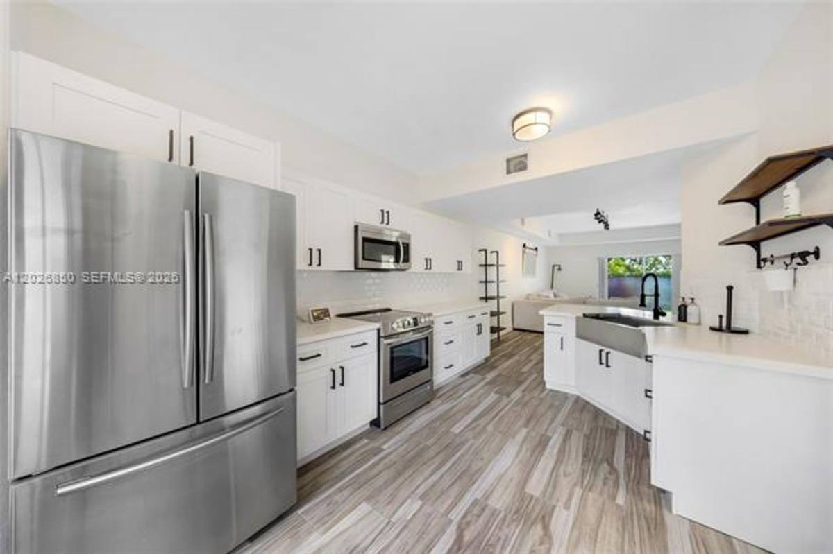 Townhouse for rent at 8942 W Flagler St, Miami, FL 33174