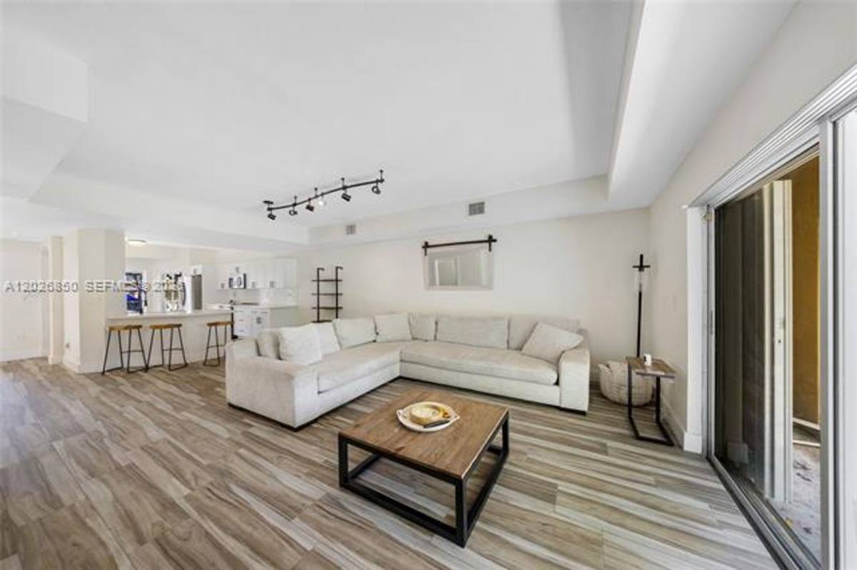 Townhouse for rent at 8942 W Flagler St, Miami, FL 33174