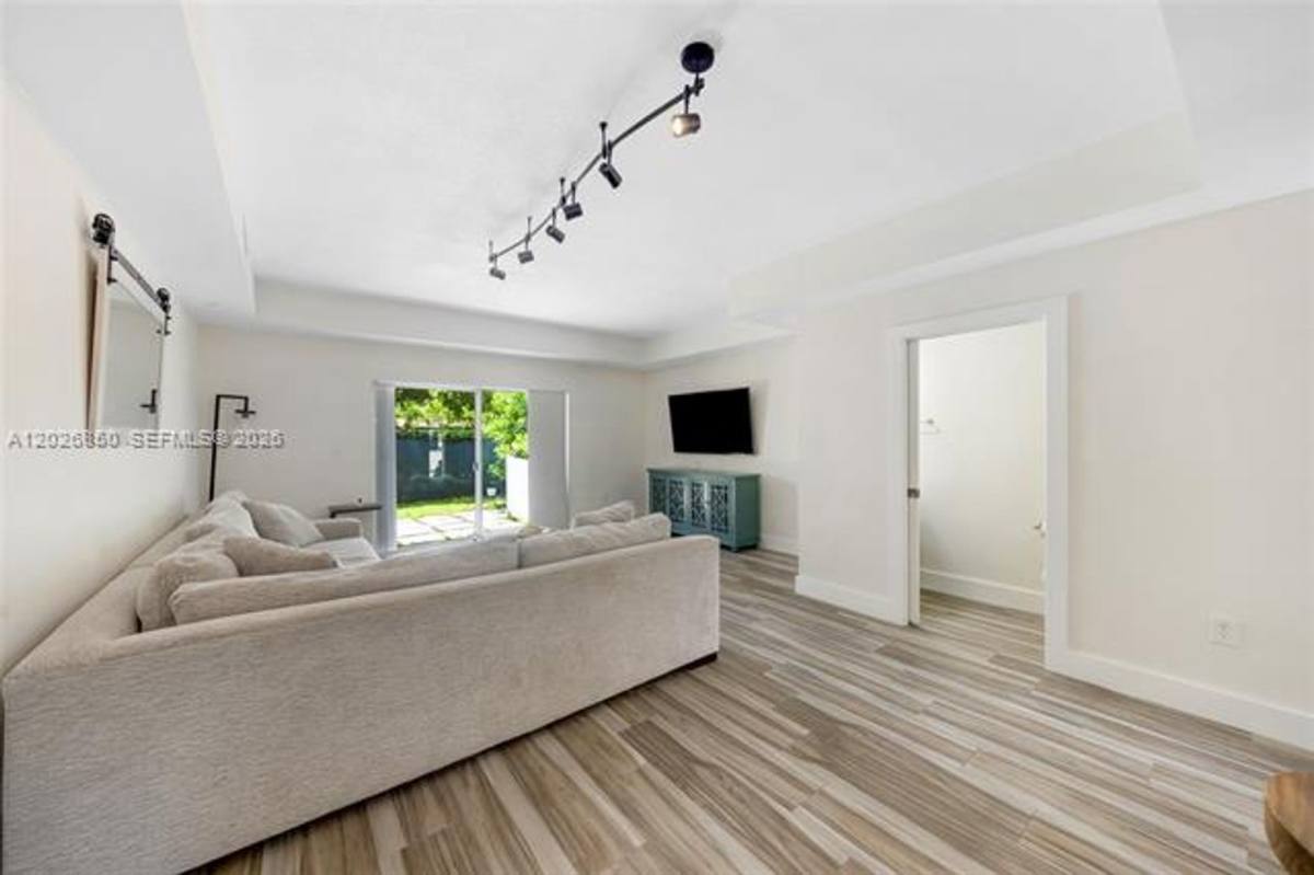 Townhouse for rent at 8942 W Flagler St, Miami, FL 33174