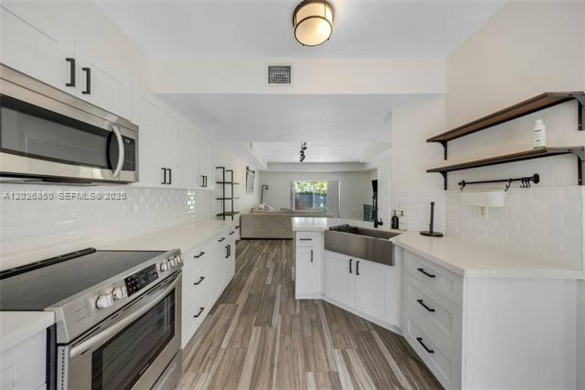 Townhouse for rent at 8942 W Flagler St, Miami, FL 33174