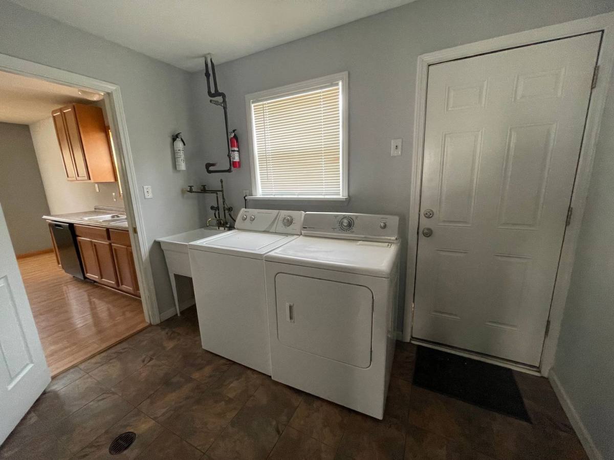 House for rent at 27411 Long St, Livonia, MI 48152