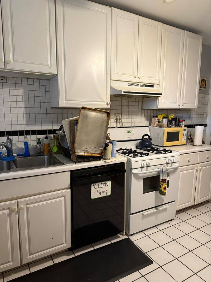 Apartment for rent at 4515 N Wolcott Ave, Chicago, IL 60640
