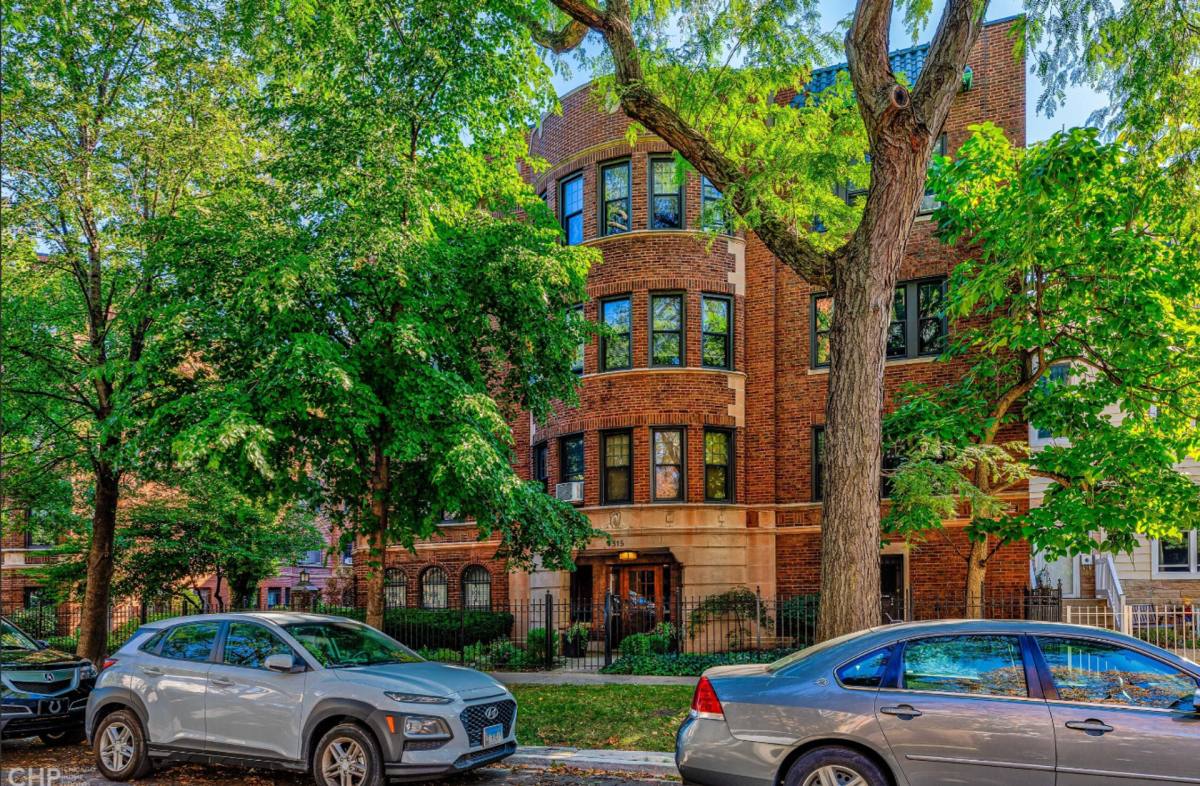 Apartment for rent at 4515 N Wolcott Ave, Chicago, IL 60640