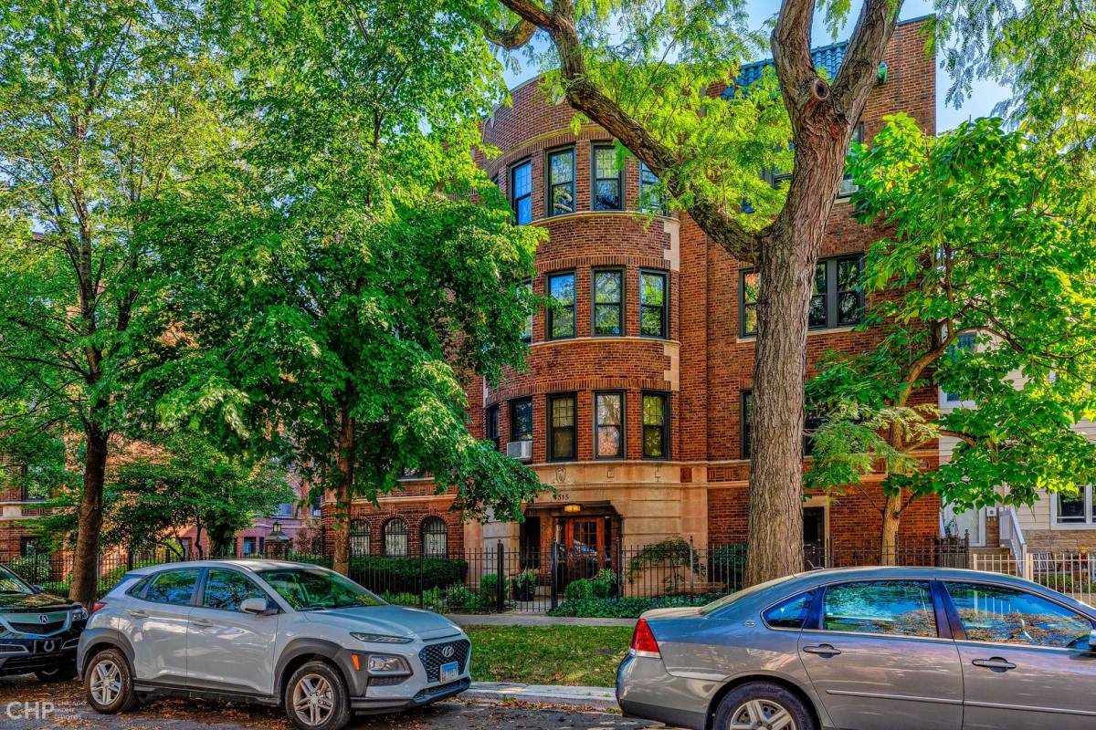 Apartment for rent at 4515 N Wolcott Ave, Chicago, IL 60640