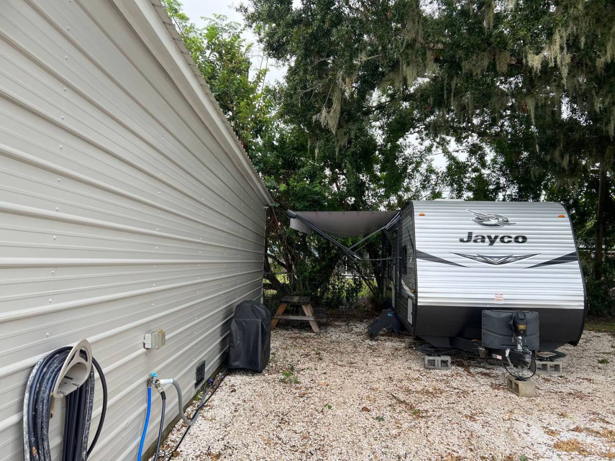 Apartment for rent at 305 Linden Dr, Ellenton, FL 34222