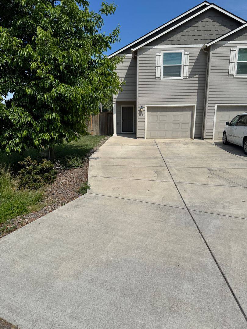 House for rent at 53 Hillview Lane #1, Eugene, OR 97408