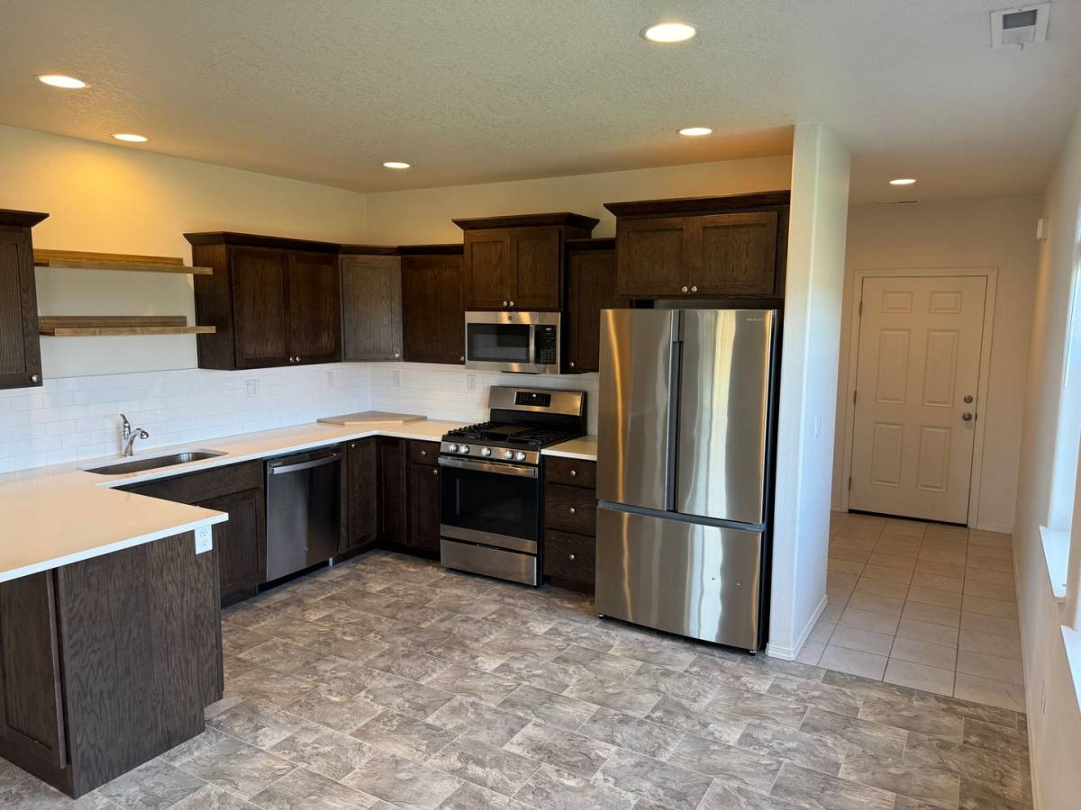 House for rent at 53 Hillview Lane #1, Eugene, OR 97408