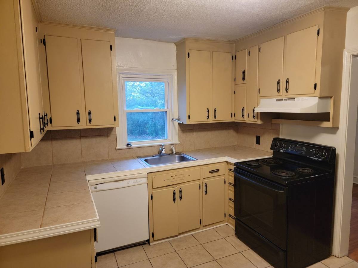 House for rent at 1605 Textile Dr, Greensboro, NC 27405