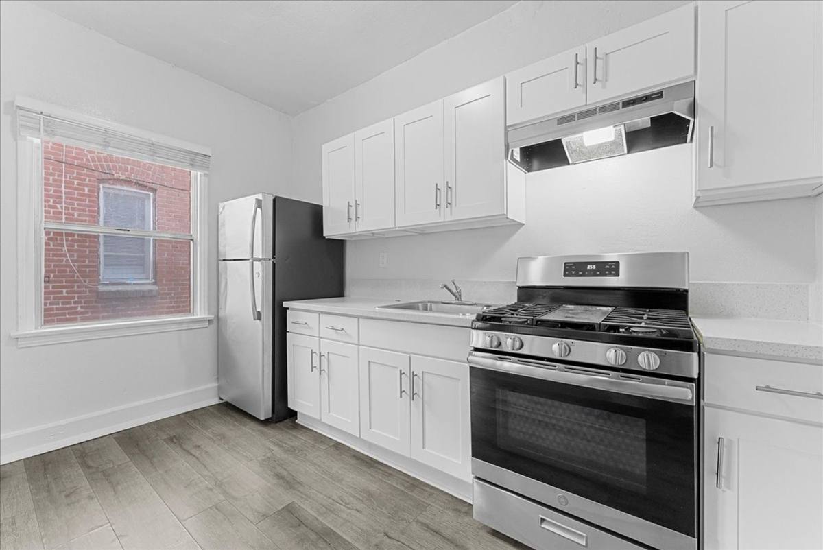 Apartment for rent at 124 N Westmoreland Ave, Los Angeles, CA 90004