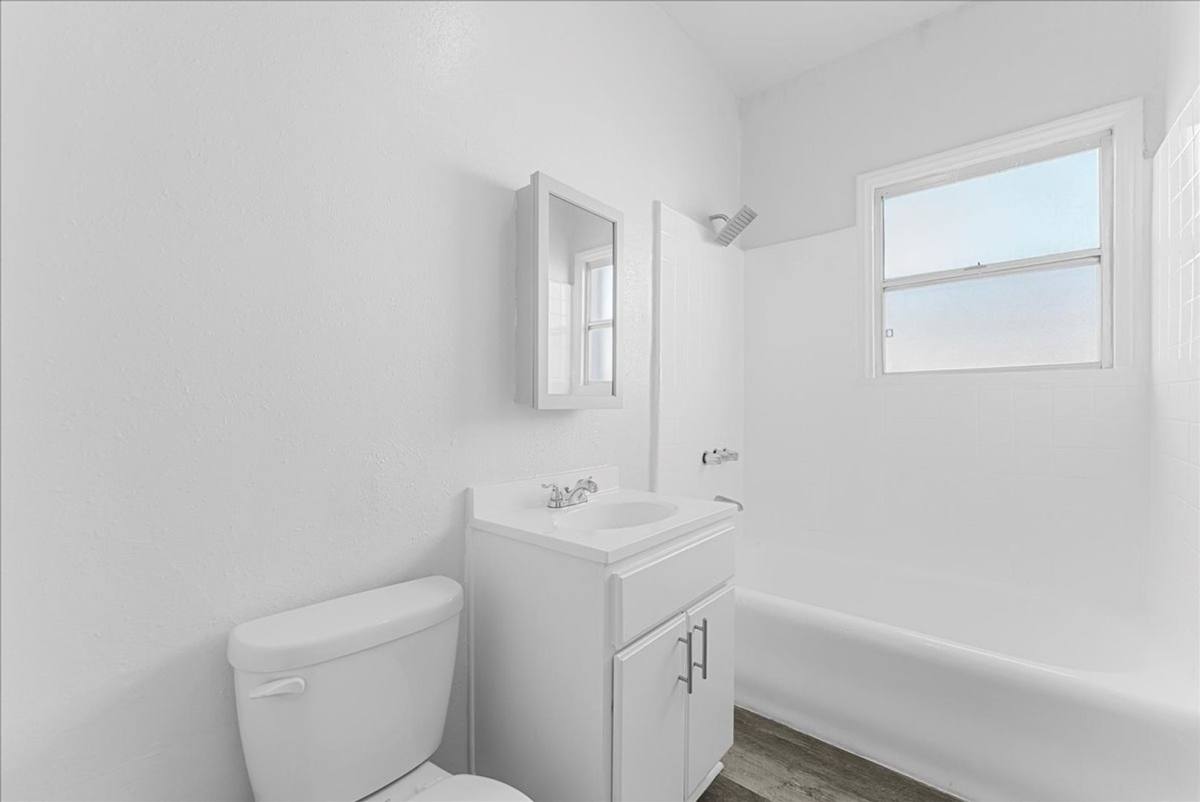 Apartment for rent at 124 N Westmoreland Ave, Los Angeles, CA 90004
