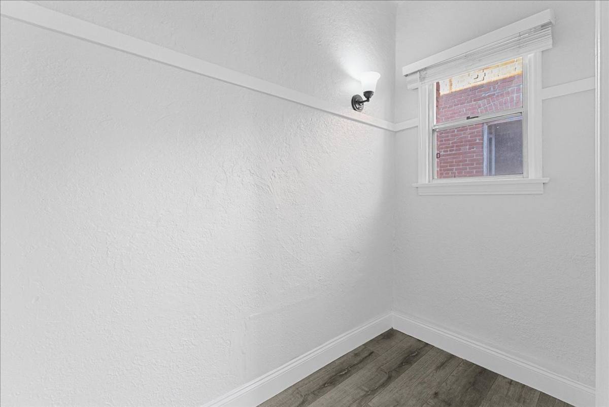 Apartment for rent at 124 N Westmoreland Ave, Los Angeles, CA 90004