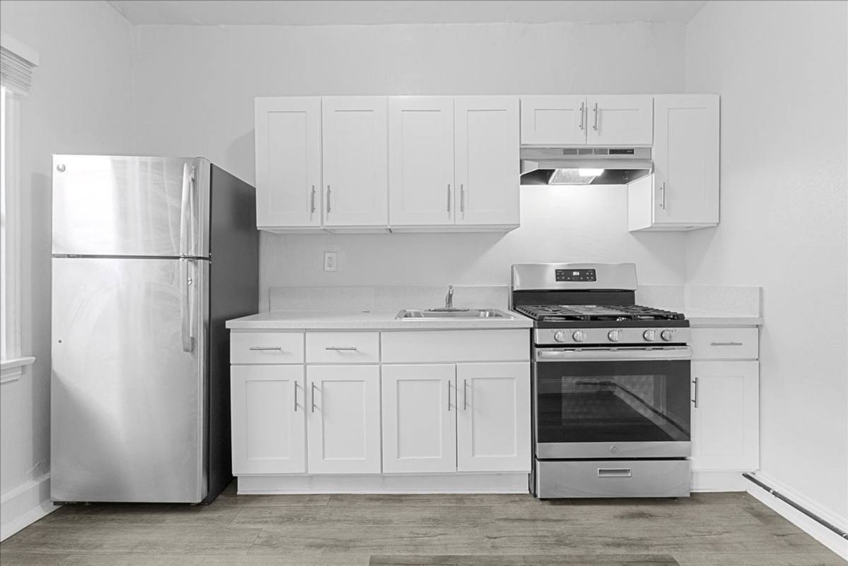 Apartment for rent at 124 N Westmoreland Ave, Los Angeles, CA 90004