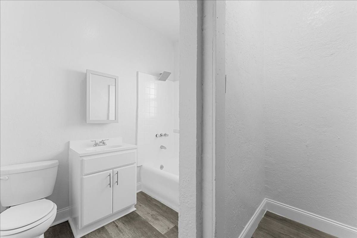 Apartment for rent at 124 N Westmoreland Ave, Los Angeles, CA 90004