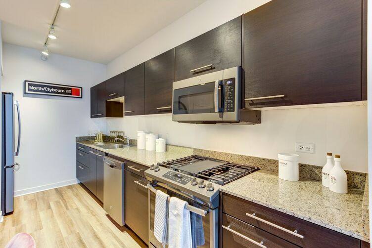 Apartment for rent at 840 W Blackhawk St, Chicago, IL 60642