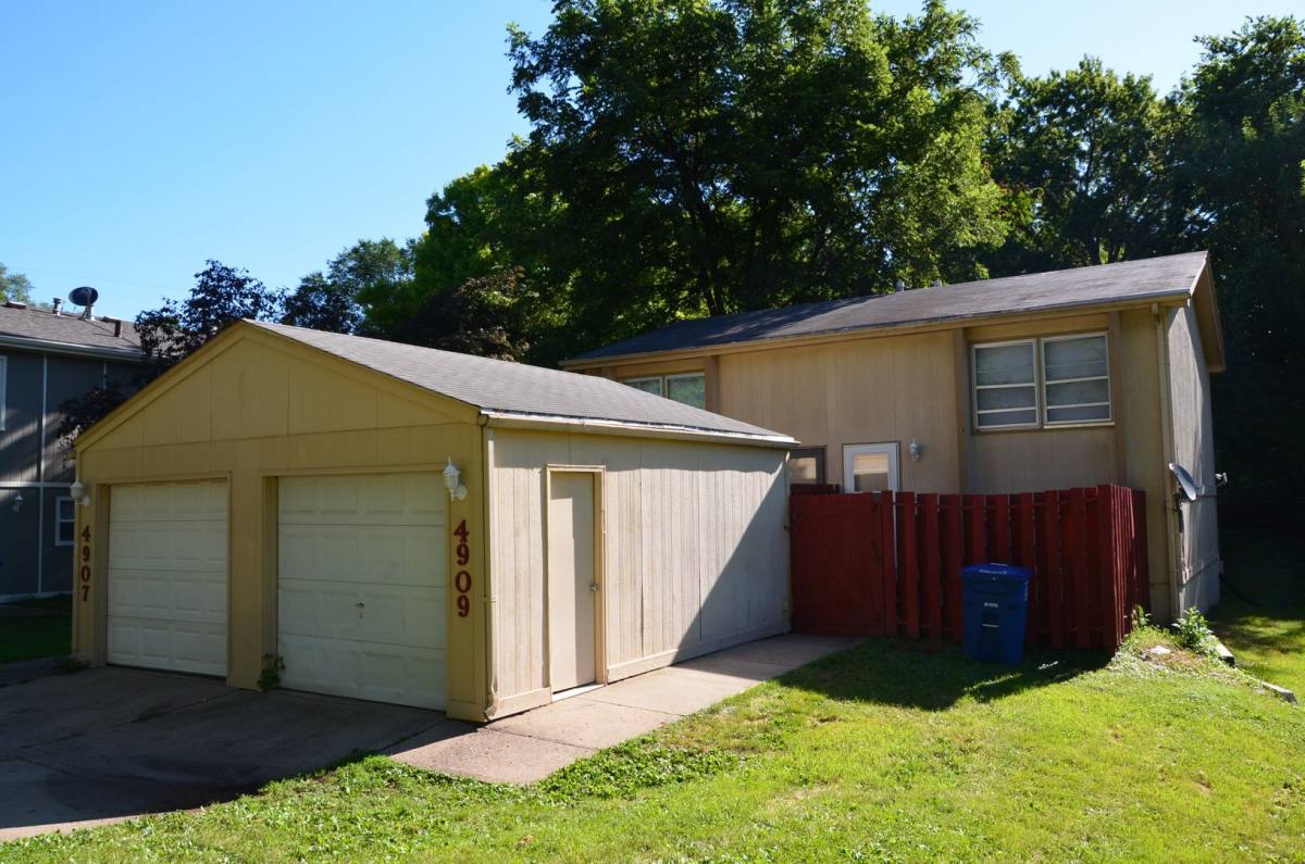 House for rent at 4909 SW 13th St, Des Moines, IA 50315