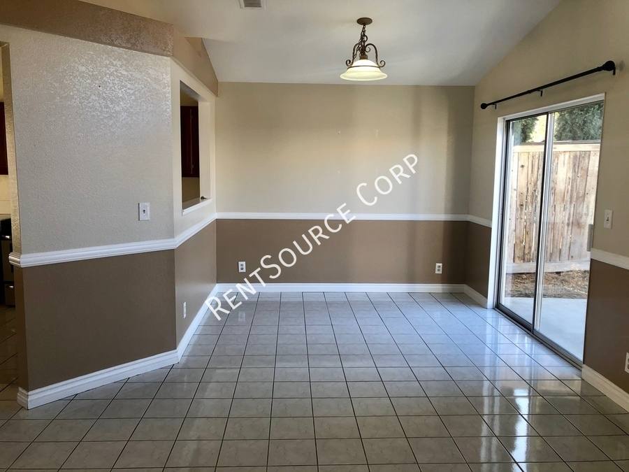 House for rent at 37051 Boxleaf Rd, Palmdale, CA 93550