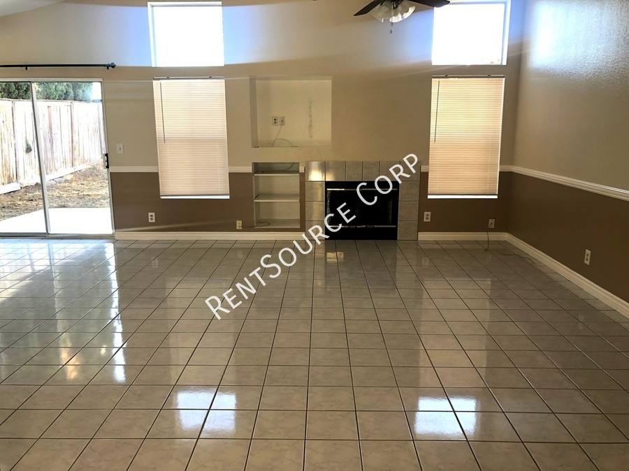 House for rent at 37051 Boxleaf Rd, Palmdale, CA 93550