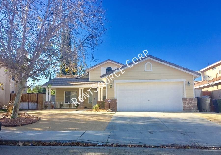 House for rent at 37051 Boxleaf Rd, Palmdale, CA 93550