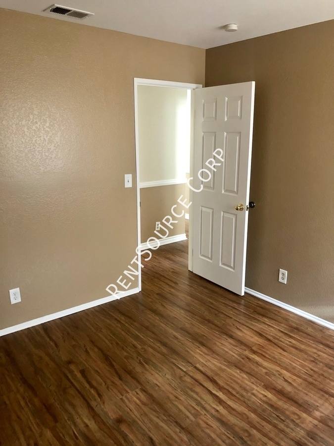 House for rent at 37051 Boxleaf Rd, Palmdale, CA 93550