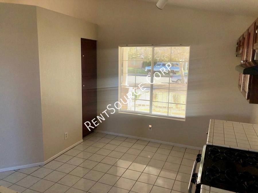 House for rent at 37051 Boxleaf Rd, Palmdale, CA 93550