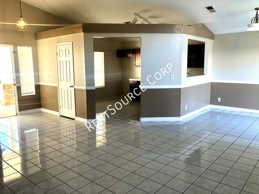 House for rent at 37051 Boxleaf Rd, Palmdale, CA 93550