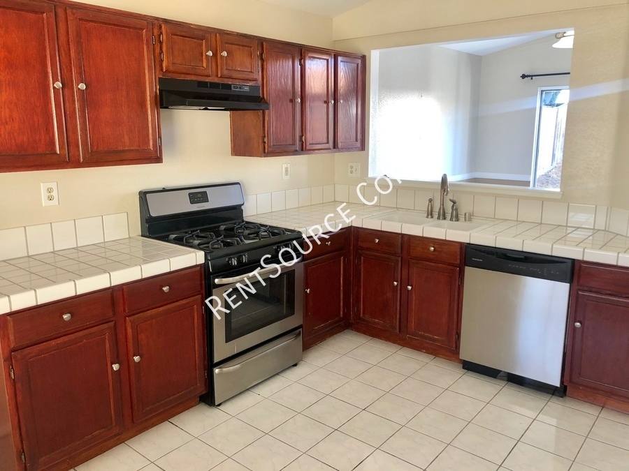House for rent at 37051 Boxleaf Rd, Palmdale, CA 93550