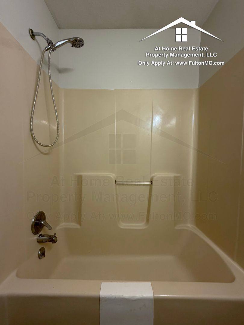 House for rent at 1514 Monroe St, Fulton, MO 65251