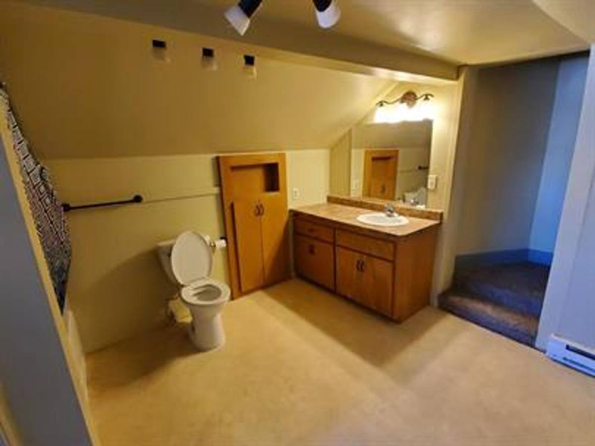Apartment for rent at 324 2nd St, Menominee, MI 49858