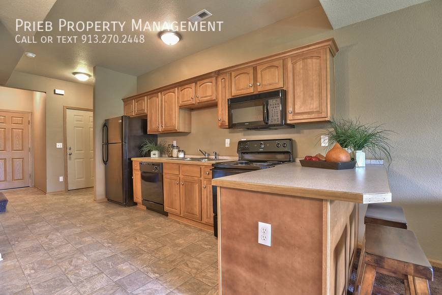 Townhouse for rent at 824 S Woodson Court, Gardner, KS 66030
