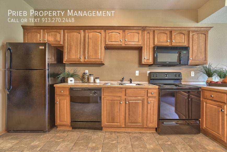 Townhouse for rent at 824 S Woodson Court, Gardner, KS 66030