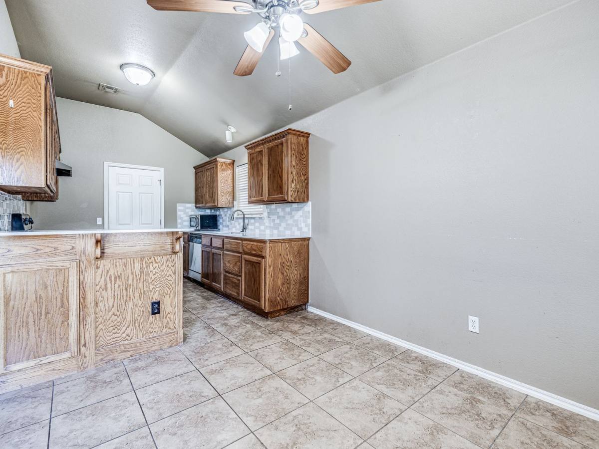 House for rent at 1104 Westridge Dr, Yukon, OK 73099