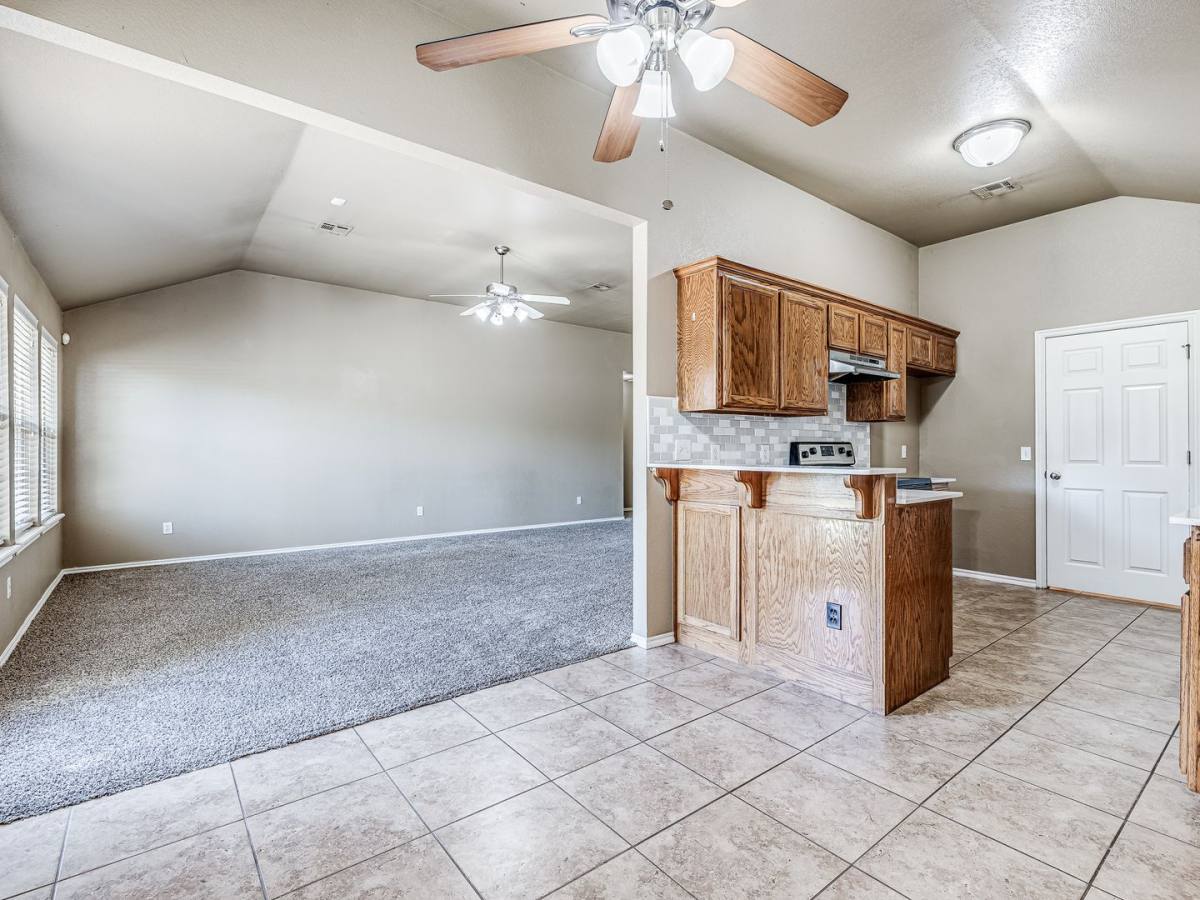 House for rent at 1104 Westridge Dr, Yukon, OK 73099