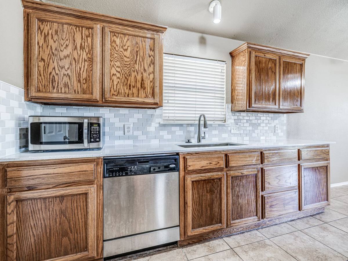House for rent at 1104 Westridge Dr, Yukon, OK 73099