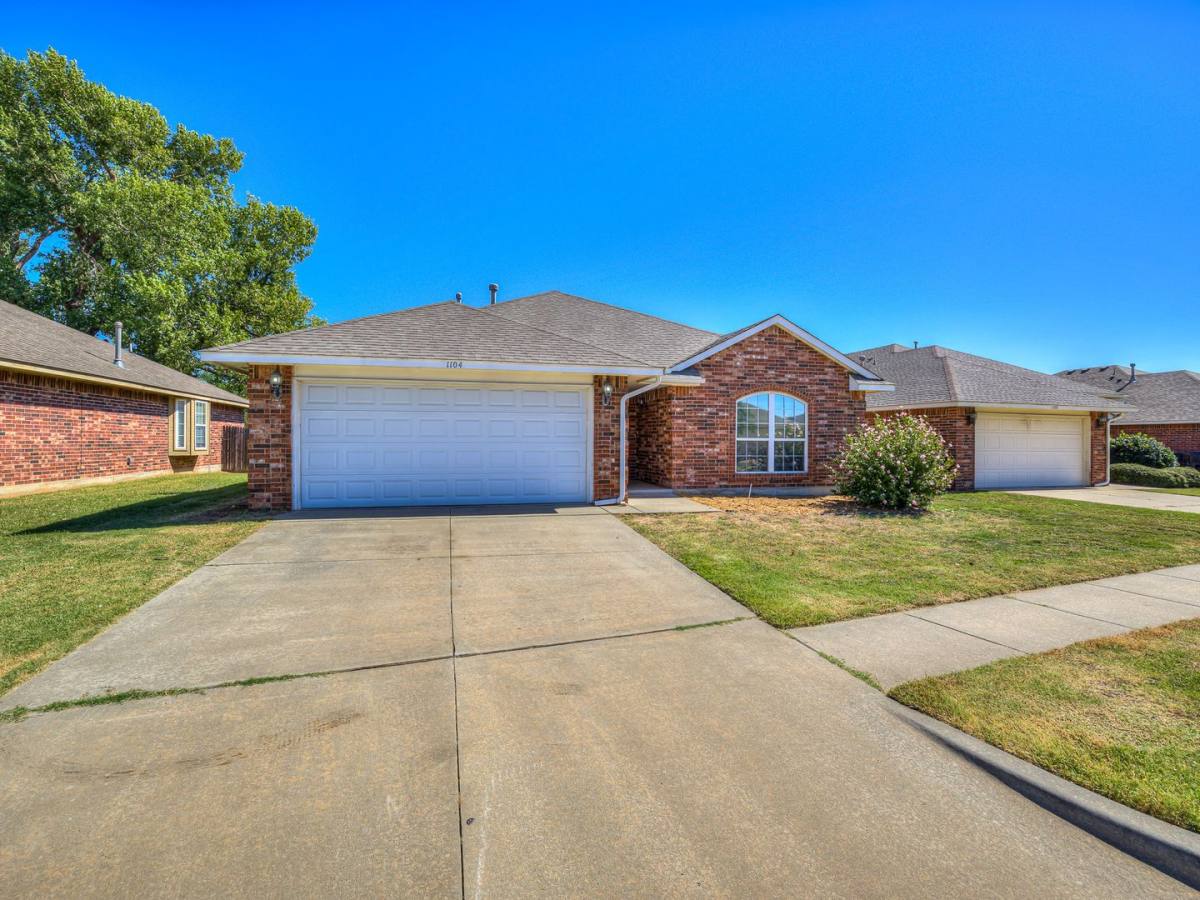 House for rent at 1104 Westridge Dr, Yukon, OK 73099